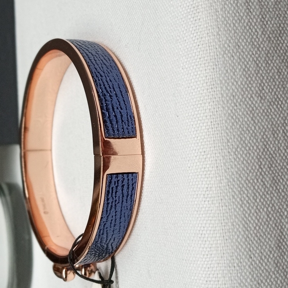 COACH ENAMEL BRACELET IN MIDNIGHT BLUE LEATHER WITH ROSE GOLD HARDWARE - Picture 7 of 12